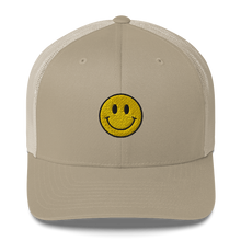 Load image into Gallery viewer, Smiley Trucker Hat